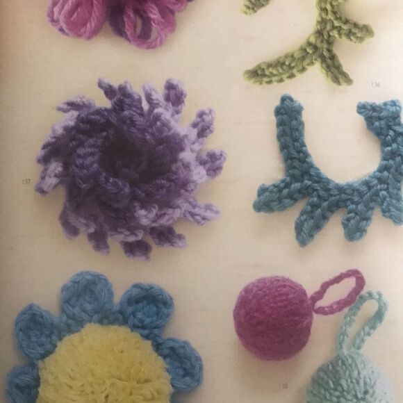 150 Knitted Trims Pattern Book by Lesley Stanford - Picture 11 of 16